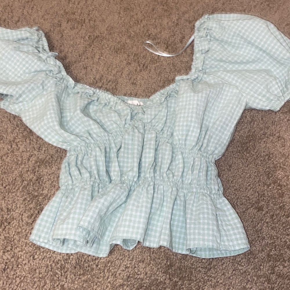 green plaid puff sleeve shirt